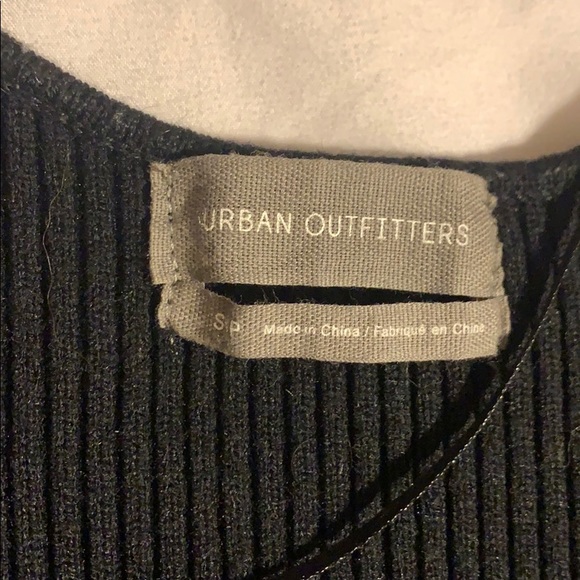 Black urban outfitters crop top with squared neck - Picture 2 of 2